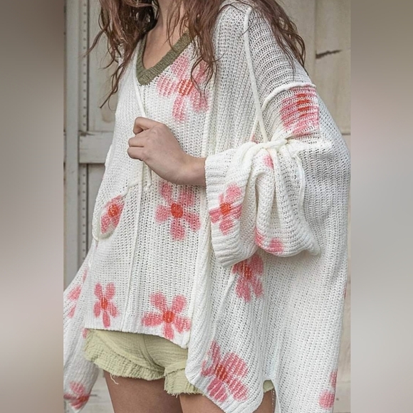 Boutique POL Hooded Pullover Lightweight Cream Sweater with Pink Flower/Stars - Picture 3 of 16